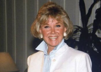 The renowned singer and actress Doris Day passes away.