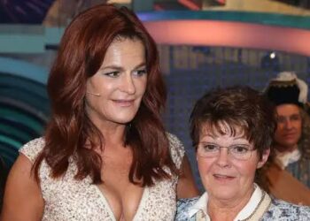 Andrea Berg: So her mother lived with her in…
