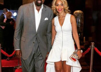 Kudos to Indiana Hoosier head coach Mike Woodson on his anniversary of marriage…