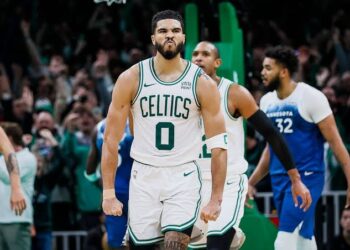 Jayson Tatum and the Celtics persevere, edging past the Timberwolves in…