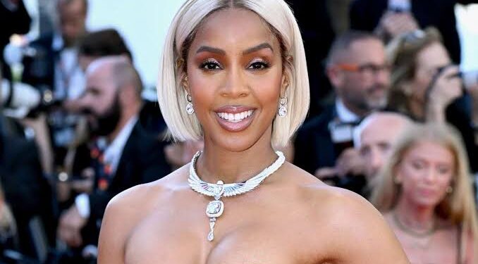 Kelly Rowland claims that when in Cannes security, she “stood my ground.”
