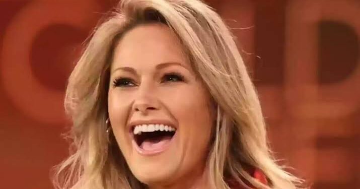 Pop sensation Helene Fischer has an accident while on stage, ending the performance…