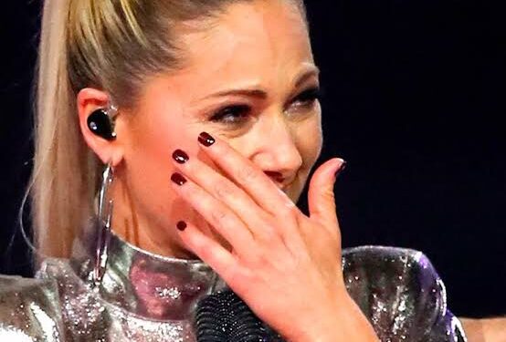 German pop artist Helene Fischer displays a gory face cut.