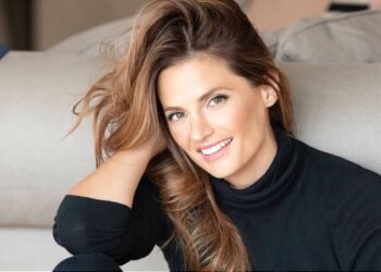 “Absentia” is SO not a procedural term, says Stana Katic! – Golden…
