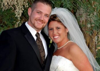 While Chad Allen and Shawn Toovey shared the screen as brothers on “Dr. Quinn, Medicine Woman,” their real-life relationship didn’t…..