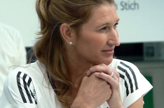 It happened in 1995, but the Internet is losing its mind over it. We are talking about a video of a fan proposing…..