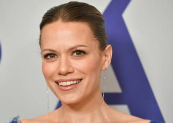 Co-stars of “One Tree Hill” actress Bethany Joy Lenz tried to…