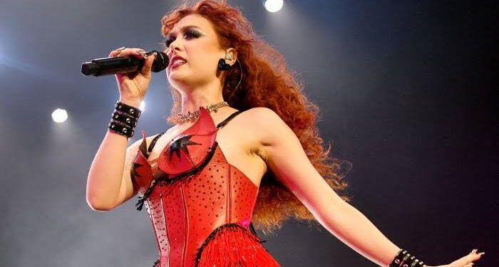 Chappell Roan savagely calls former teacher a ‘bitch’ onstage after backlash…..