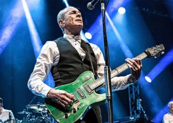 “Jeff Lynne Shocks Fans With Surprise Album Drop:Get Ready For a Rockabilly Revolution!