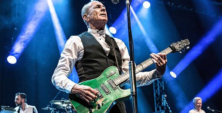 “Jeff Lynne Shocks Fans With Surprise Album Drop:Get Ready For a Rockabilly Revolution!