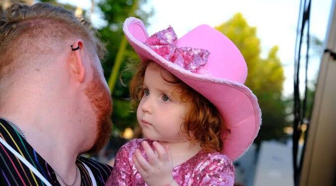 In Louisville, Chappell Roan surprised a two-year-old fan at…