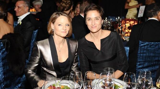 Actress and producer Jodie Foster married her photographer girlfriend, Alexandra Hedison, over the weekend People confirms…..
