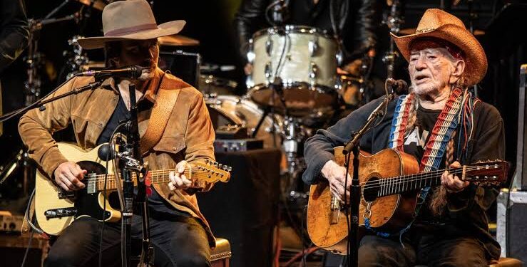After a brief illness, Willie Nelson and his son Lukas return to the stage.