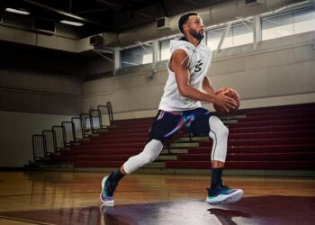 A nine-year-old girl asked Steph Curry why his shoes aren’t available in girls’ sizes and his response was surprising.