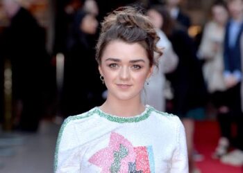 Urgent:Maisie Williams Rushed to the Hospital in a Critical Condition