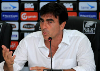 Caída trágica: El entrenador de Vélez, Gustavo Quinteros, rechaza una oferta de acuerdo por $ 2,4 millones debido a….