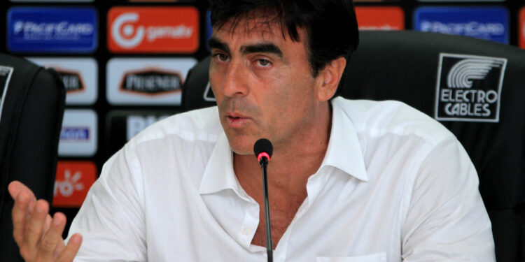 Caída trágica: El entrenador de Vélez, Gustavo Quinteros, rechaza una oferta de acuerdo por $ 2,4 millones debido a….