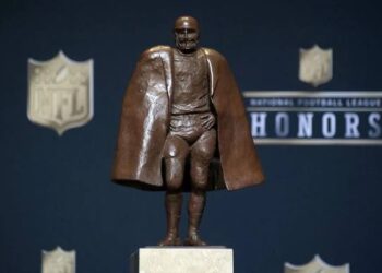 “I DEDICATE THIS TO….”Dylan Sampson’s Emotional Maxwell Award Acceptance speech Melts Hearts. In a night Of glitz and celebration at the annual Maxwell football Club Awards,one moment stood out above the rest -a Heartfelt speech Tennessee…..