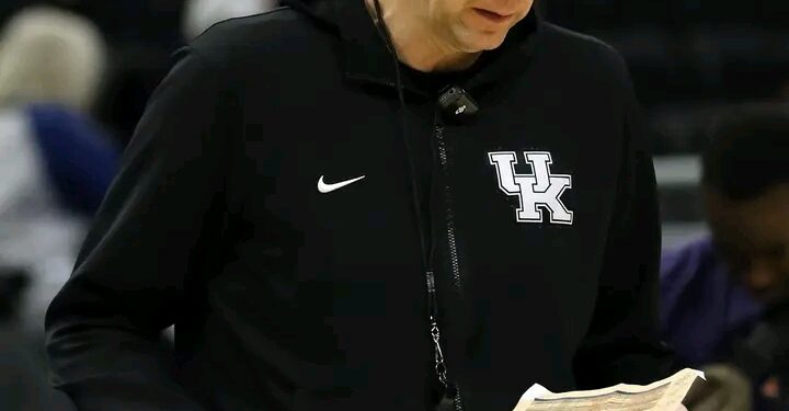 Kentucky Wildcats head coach Mark Pope responds as management approves the transfer of five key players to rival teams…