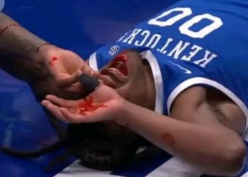 This play resulted in a foul on Kentucky’s Otega Oweh #SEC