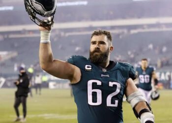 Jason Kelce, the all-time top scorer in Philadelphia Eagles Football, made a special visit to the Eagles on Monday as He…..👇