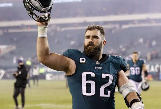 Jason Kelce, the all-time top scorer in Philadelphia Eagles Football, made a special visit to the Eagles on Monday as He…..👇