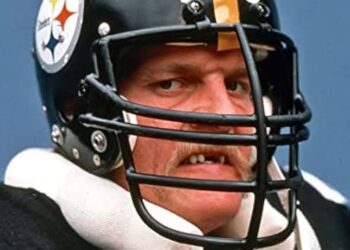 ESPN Report:Steelers Star Jack Lambert  Seals $30 Million Endorsement Deal, Donates $13 Million to Program – Pittburgh Steelers sensation Jack Lambert has achieved a monumental feat, securing a…..
