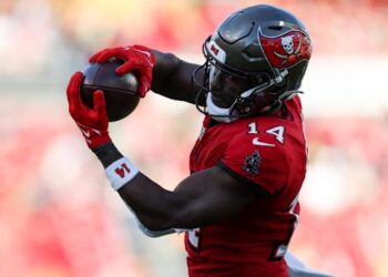 “Denver Broncos’ QB Controversy: Is the Team Making a Huge Mistake?”