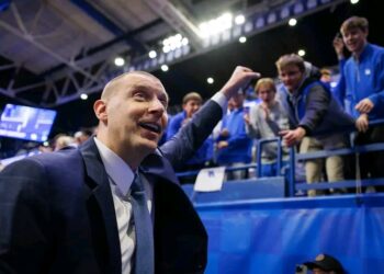 “Mark Pope Responds to Critics Who Say He’s Running Basketball