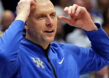Mark Pope has no dog in him”, “Fire Mark Pope”: Angry fans pounce on Kentucky HC afte….