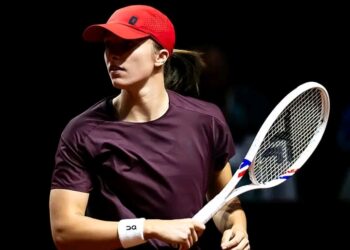 “Fans Turn on Iga Swatiek After Shocking On-Court Outburst—