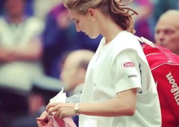 “Did Steffi Graf Really Dominate in a Weak Era? Tennis Fans Divided!”