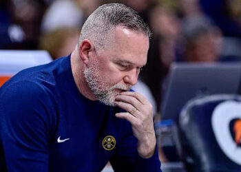 “Michael Malone on the Hot Seat? Nuggets Fans Are Losing Patience!”