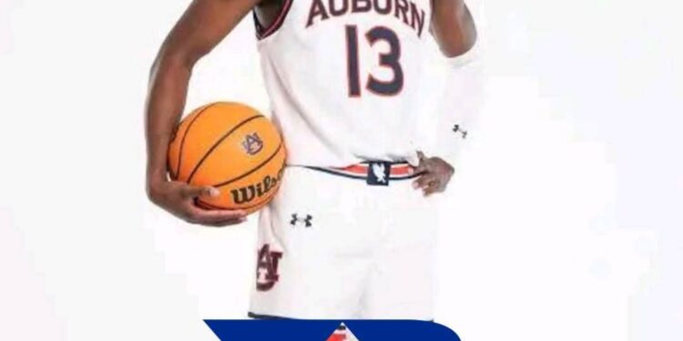 Breaking News: Auburn Tigers guard Miles Kelly has decided to join the Kentucky Basketball program.