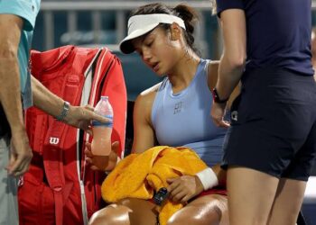 **Tennis LIVE: Emma Raducanu racks up hefty Miami Open fee as Djokovic takes drastic action**  Emma Raducanu suffered a health scare during her 6-4, 6-7(3), 6-2 loss to Jessica Pegula at the Miami Open. The Brit had already beaten four Americans, including eighth seed Emma Navarro,..**Read more Below