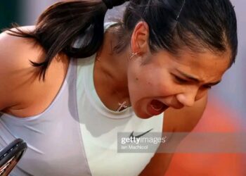 “Emma Raducanu Sparks Outrage with Comments on Wimbledon Tradition”