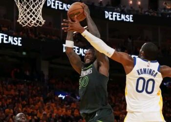 Julius Randle Steals the Spotlight in Timberwolves’ Playoff Victory, Sparking Debate….