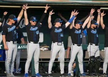 “Are the Wildcats Falling Apart? Shocking Drop in NCAA Tournament Projections!”