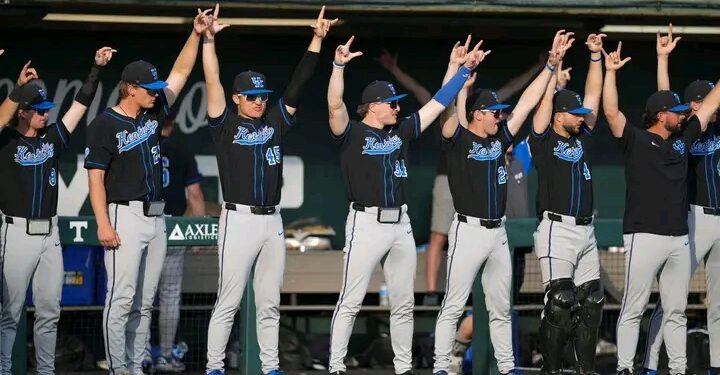 “Are the Wildcats Falling Apart? Shocking Drop in NCAA Tournament Projections!”