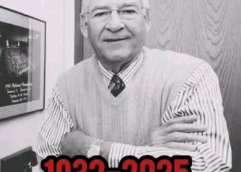 Legendary Tennessee Vols Coach Doug Dickey Dies at 91: A Titan of College Football Passes On read more details 👇👇