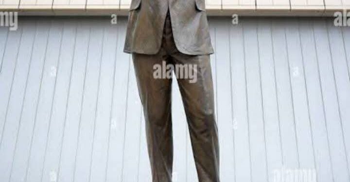 On May 11, 2025, a historic moment in American sports history was marked as jon scheyer was celebrated in Columbia with a permanent tribute—a bronze statue and a $15.5 million honor—cementing her legacy in sculpture.