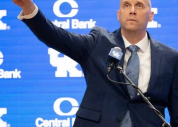 BREAKING: Kentucky Wildcats Coach Mark Pope Drops Retirement Bombshell – Fans Stunned by Emotional Farewell Announcement