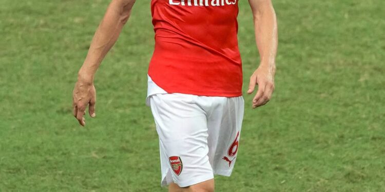 Бордът на ЦСКА София подписва с бившия капитан на Арсенал Лоран Косиелни, който е свободен агент, за 4-годишен договор, медицински прегледи насрочени