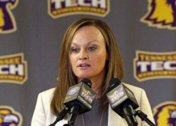 Shocking Allegation: Tennessee Tech Head Coach Kim Rosamond Shocks Social Media by Claiming South Carolina Win was Unfair Because of Referee Bias, Here’s how Dawn Staley Responded to…