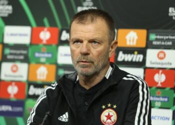 Бившият старши треньор на футболния отбор на ЦСКА (София) Стойчо Младенов заведе дело за 400 милиона долара срещу ЦСКА, твърдейки за заговор с отбора, за да го направят… Пълни подробности