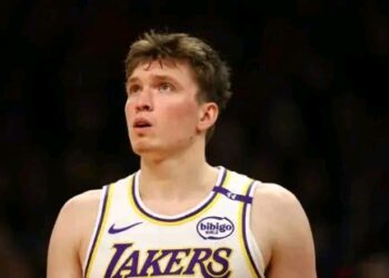 “Nuggets Plot Shocking Steal of Lakers Star in Wild 3-Team Trade to Fix Broken Offense!”