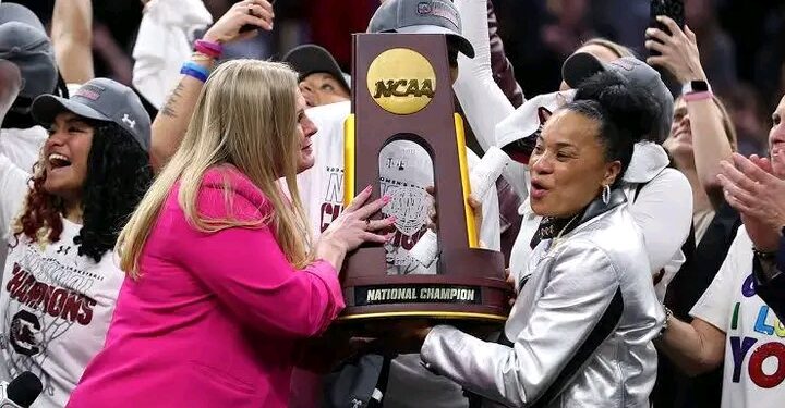 “Netflix Sparks Debate with Shocking New Docuseries on Dawn Staley – The Untold Secrets Behind Her Rise and South Carolina’s Transformation!”