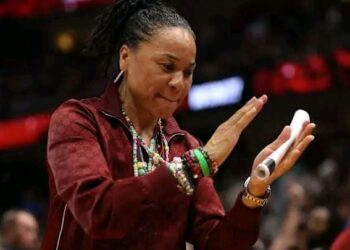 “Shock Twist: Dawn Staley Rejects Lucrative SEC Offer — Chooses Loyalty to South Carolina Instead!”