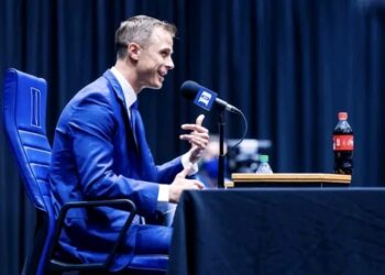 “Shock Exit: Jon Scheyer Chokes Up in Farewell Bombshell — Fans Left Stunned by Duke Coach’s Emotional Goodbye!”