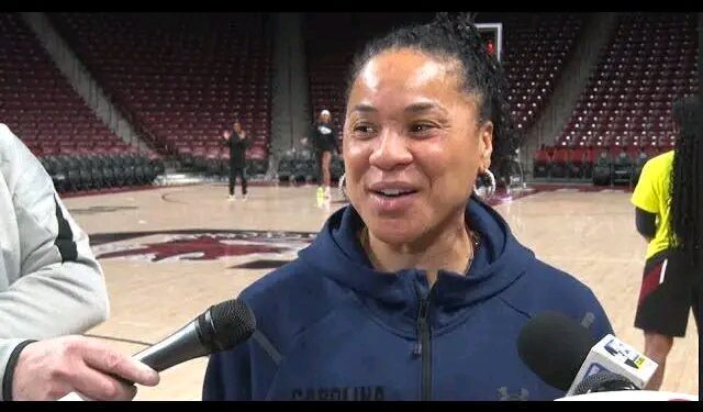 “Mic Drop! Dawn Staley’s Savage 7 Words About Wildcats Leave Fans Fuming!”